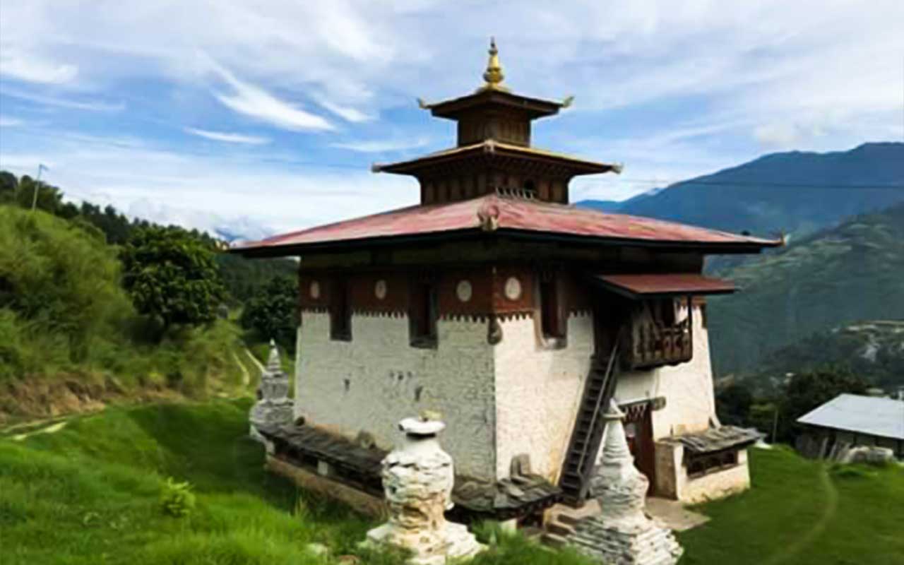 Yakgang Lhakhang in Mongar Bhutan – a sacred 16th-century temple featured in the Mongar Bhutan travel guide